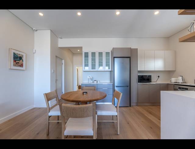 2 BEDROOM APARTMENT TO LET IN SEA POINT